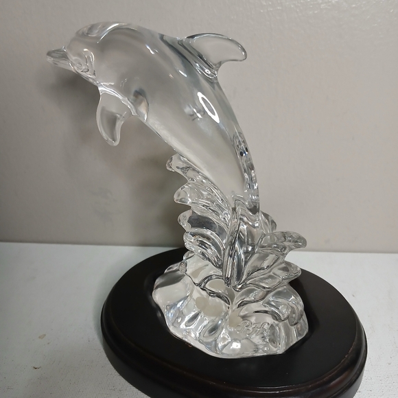 Wonders of the wild crystal dolphin big green come 5.5 in Long 5.5 in tall, - Picture 4 of 6